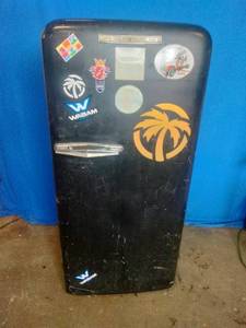 lot 88 image: Working Leonard Refrigerator  Freezer