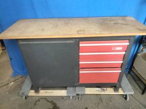 lot 90 image: Craftsman Workbench