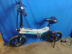 lot 1 image: Swagtron EB7 Elite Commuter Electric Bike