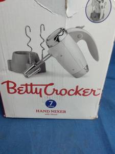 lot 16 image: Betty Crocker 7-Speed Hand Mixer with Stand