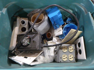 lot 18 image: Electrical Items