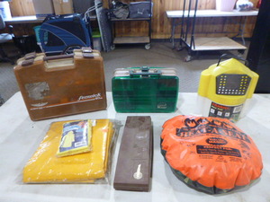lot 37 image: Fishing Items