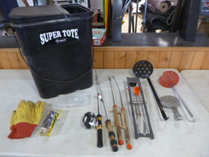 lot 41 image: Ice Fishing Items