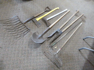lot 47 image: Long Handle Hand Tools