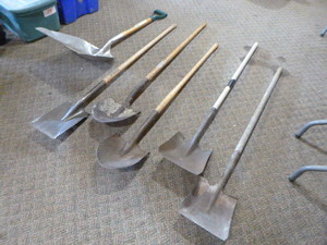 lot 48 image: 6 Shovels