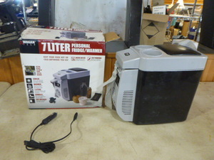 lot 52 image: Wagan Tech 7 Liter Personal FridgeWarmer