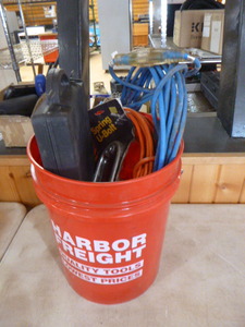 lot 61 image: Garage Items