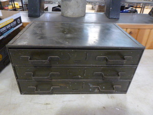 lot 97 image: Metal 3 Drawer Storage Cabinet