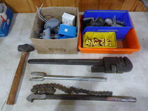 lot 103 image: Garage Items