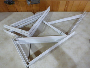 lot 112 image: 13 Shelf Brackets