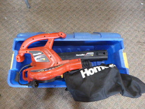 lot 117 image: Homelite Leaf Blower