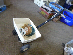 lot 119 image: Spreader and Garden Items