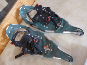 lot 122 image: Red Feather Hawk Snowshoes