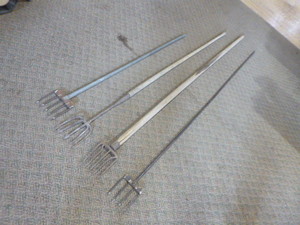 lot 133 image: 4 Ice Fishing Spears