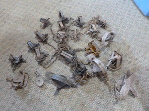 lot 135 image: 21 Foot Traps