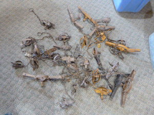 lot 136 image: 31 Foot Traps