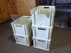 lot 138 image: 5 Stackable Storage Crates