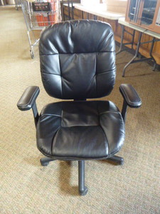 lot 140 image: Office Chair