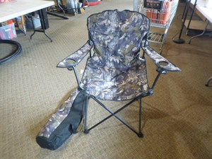 lot 141 image: Camo Folding Chair