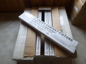 lot 156 image: 12 Trace-Lite Under Cabinet Fixture