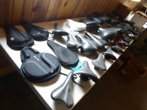 lot 182 image: 30 Bicycle Seats