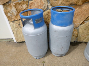 lot 204 image: 2 Gas 40 Gallon Tanks