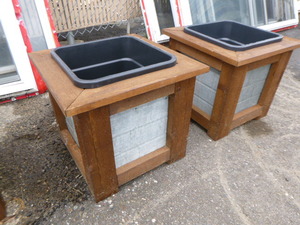 lot 209 image: 2 Outdoor Planters
