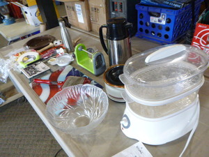 lot 225 image: Kitchen Items