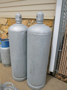 lot 227 image: 2 Gas 100 Gallon Gas Tanks