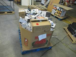 lot 149 image: Pallet of Store Overstock and Ecommerce Product - Wasserstein