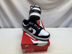 lot 8 image: Nike Dunk Low Mens 7 or Womens 8.5