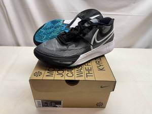 lot 19 image: Nike Kyrie 8 Mens 12 or Womens 13.5