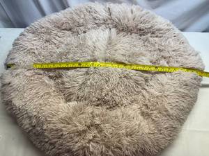 lot 43 image: New Fluffy Round  Pet Bed-See Photo for Size