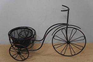 lot 164 image: Metal Bicycle Plant Stand