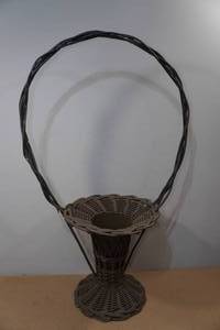 lot 180 image: Vintage Wicker Flower Basket