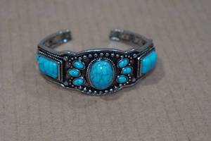 lot 186 image: Navajo Style Turquoise Stone Bracelet