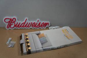 lot 194 image: Budweiser Beer Lighted Sign