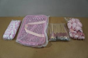 lot 210 image: Makeup Brush, Sponge and Pad Set