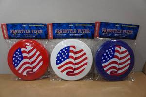 lot 224 image: 3 Freestyle Flyer Discs