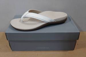 lot 248 image: Vionic Tide Womens Post Toe Sandals - Size 9
