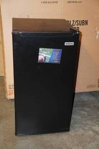 lot 2 image: Igloo 3.2cu ft Refrigerator