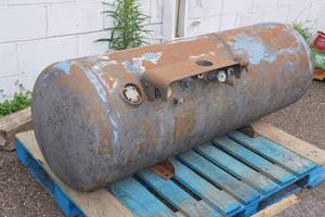 lot 1E image: 80 Lb Propane Tank