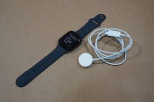 lot 16 image: Apple Watch SE 44mm Smart Watch with GPS