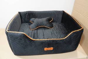 lot 63 image: Large Dog Car Seat - 28x21