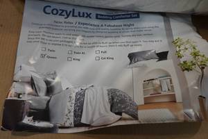lot 73 image: CozyLux Queen Bed in a Bag