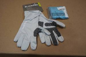 lot 104 image: 2 Blackfish Guide Shade Gloves - XL