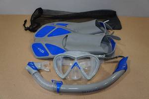 lot 139 image: Cressi Blulove Snorkel Set - Fin Size SM