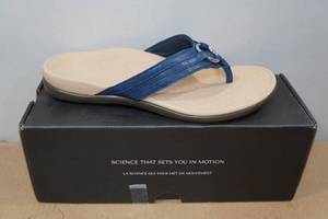 lot 155 image: Vionic Aloe Womens Post Toe Sandals - Size 9