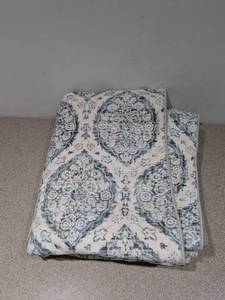 lot 100 image: WYATT & ASH ALISHA MACHINE WASHABLE AREA RUG