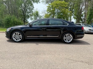 2016 VOLKSWAGEN PASSAT 1.8T SEL *2 Owners* (NO RESERVE)